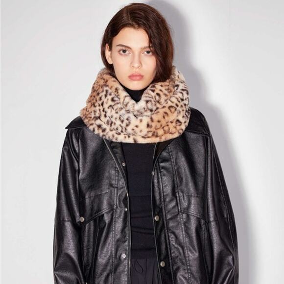 Ann Taylor Faux Fur Leopard Print Infinity Neck Warmer Scarf - Picture 1 of 6